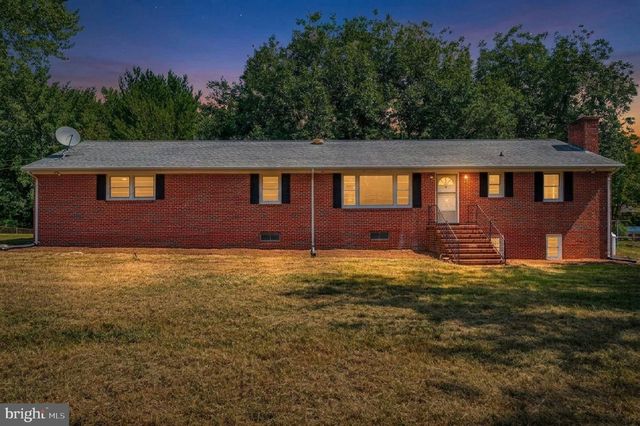 8434 PINE TREE LN, King George, VA 22485