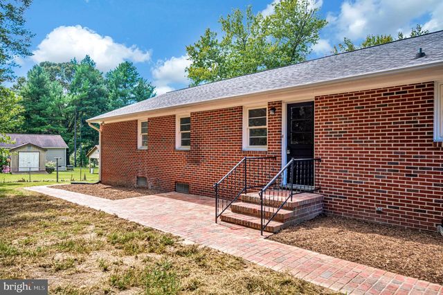8434 PINE TREE LN, King George, VA 22485