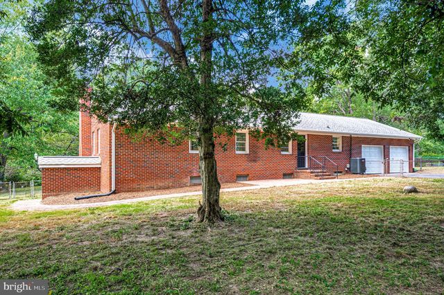 8434 PINE TREE LN, King George, VA 22485