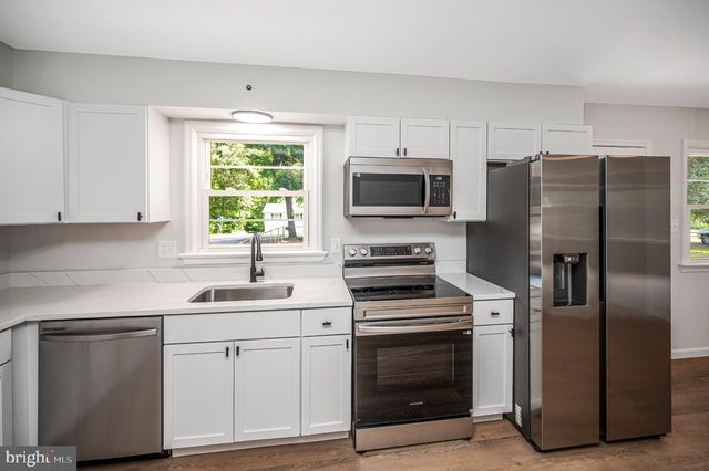 8434 PINE TREE LN, King George, VA 22485