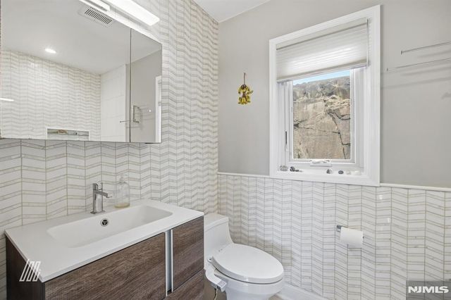 300 Gorge Road 75, Cliffside Park, NJ 07010