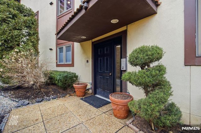 300 Gorge Road 75, Cliffside Park, NJ 07010