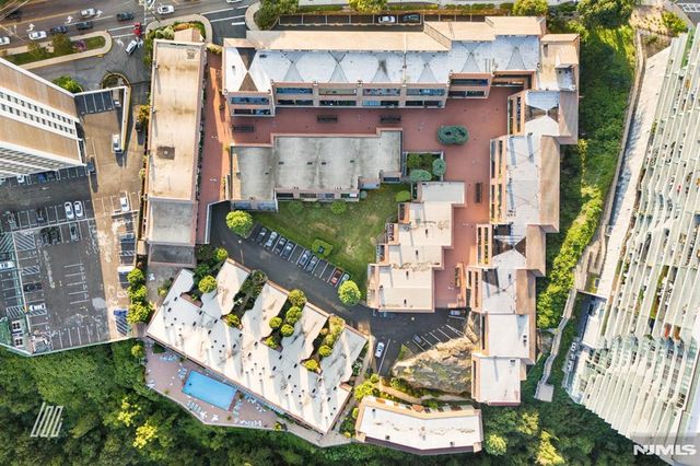 300 Gorge Road 75, Cliffside Park, NJ 07010