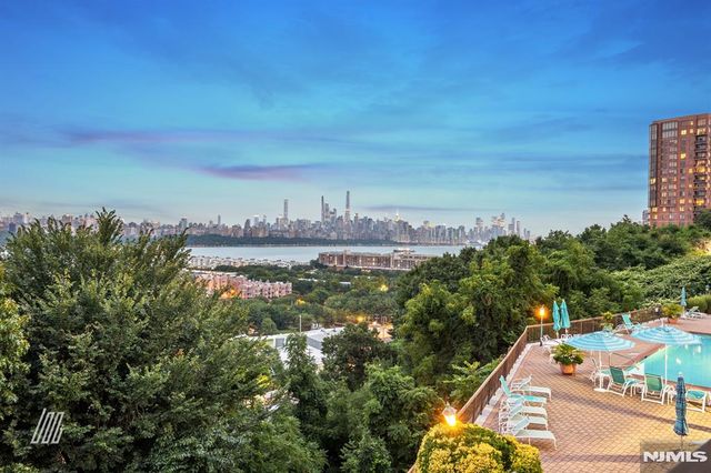 300 Gorge Road 75, Cliffside Park, NJ 07010