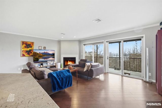 300 Gorge Road 75, Cliffside Park, NJ 07010