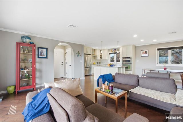 300 Gorge Road 75, Cliffside Park, NJ 07010