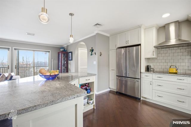 300 Gorge Road 75, Cliffside Park, NJ 07010