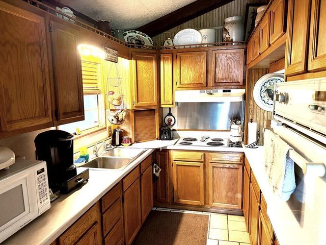 719 Hickory Hill Drive, Burkeville, TX 75932