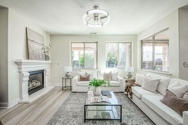 5860 E Byrd Avenue, Fresno, CA 93727