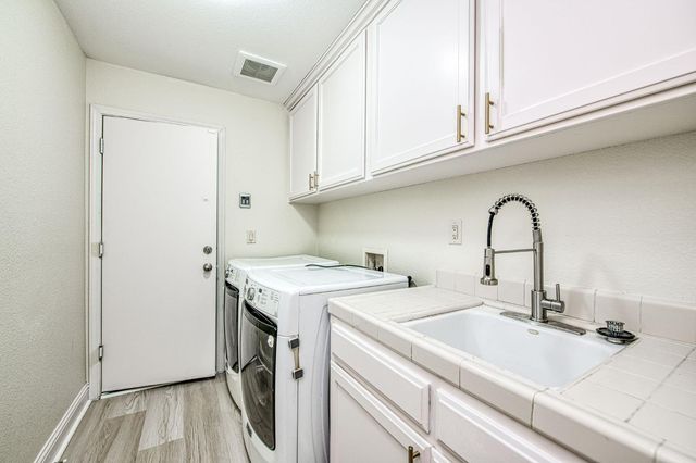 5860 E Byrd Avenue, Fresno, CA 93727
