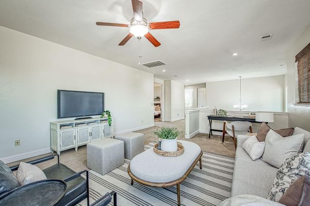 5860 E Byrd Avenue, Fresno, CA 93727
