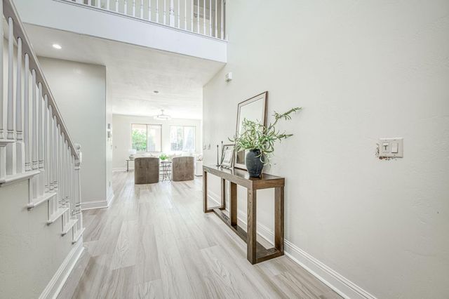 5860 E Byrd Avenue, Fresno, CA 93727