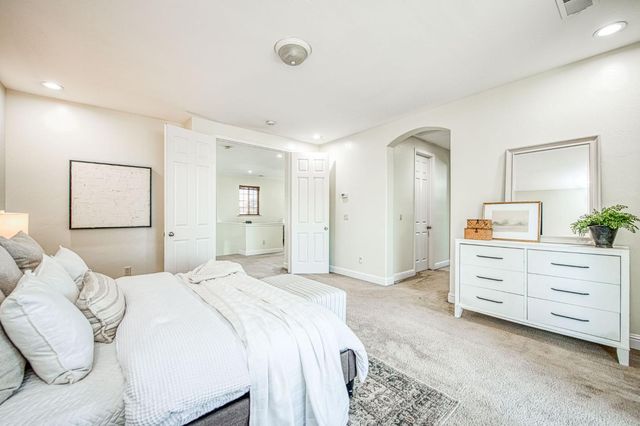 5860 E Byrd Avenue, Fresno, CA 93727