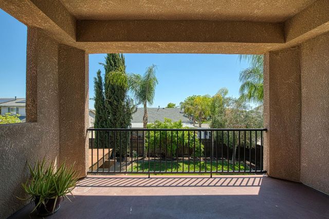 5860 E Byrd Avenue, Fresno, CA 93727