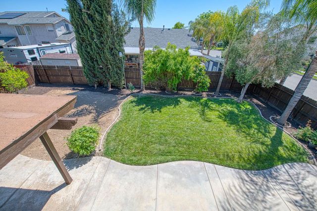 5860 E Byrd Avenue, Fresno, CA 93727