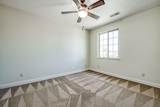 5860 E Byrd Avenue, Fresno, CA 93727