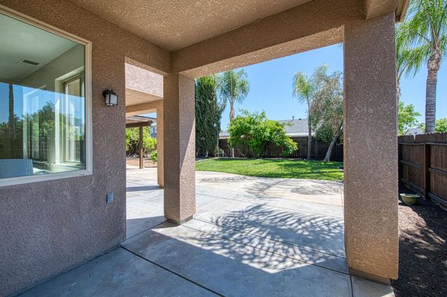 5860 E Byrd Avenue, Fresno, CA 93727