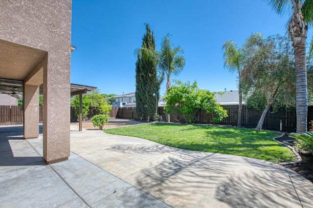 5860 E Byrd Avenue, Fresno, CA 93727