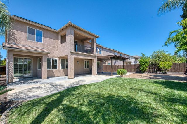 5860 E Byrd Avenue, Fresno, CA 93727