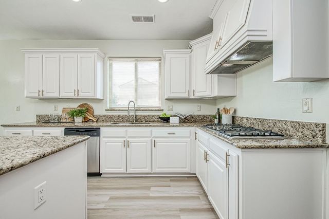5860 E Byrd Avenue, Fresno, CA 93727