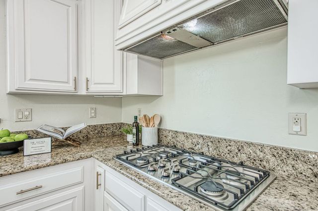 5860 E Byrd Avenue, Fresno, CA 93727