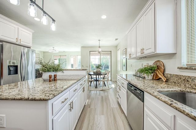 5860 E Byrd Avenue, Fresno, CA 93727