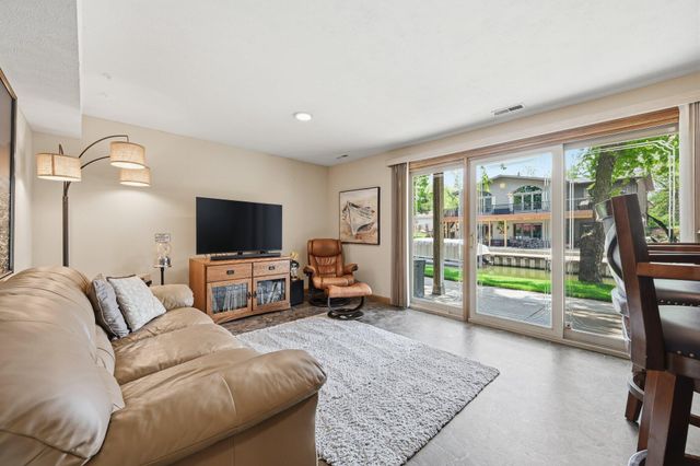 62 LAKEWOOD VILLA Street, Council Bluffs, IA 51501