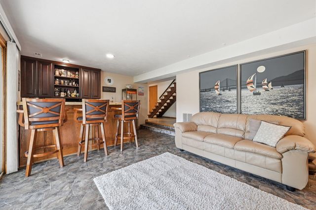 62 LAKEWOOD VILLA Street, Council Bluffs, IA 51501