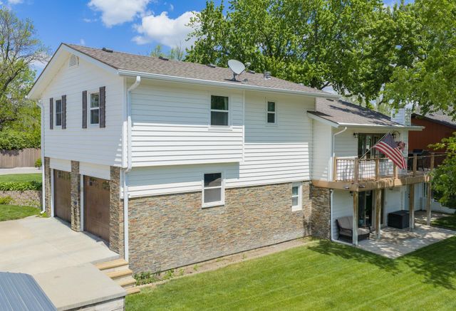 62 LAKEWOOD VILLA Street, Council Bluffs, IA 51501