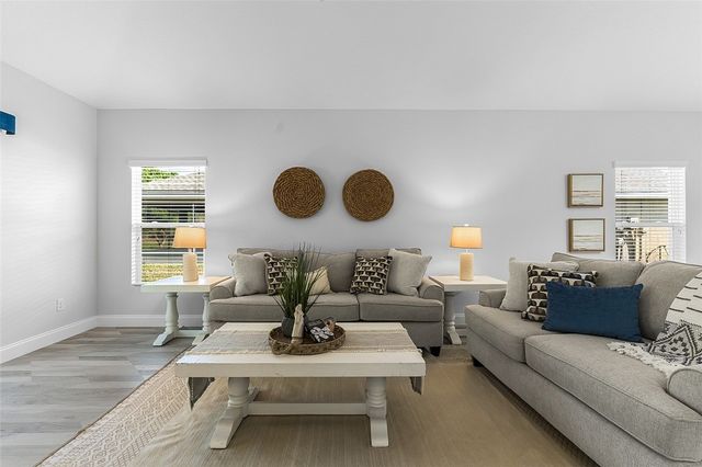 535 Valencia Circle SW, Vero Beach, FL 32968