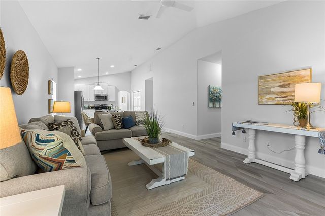 535 Valencia Circle SW, Vero Beach, FL 32968