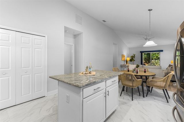 535 Valencia Circle SW, Vero Beach, FL 32968