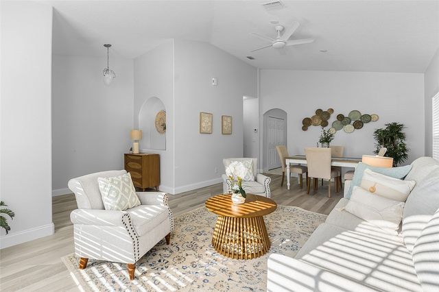 535 Valencia Circle SW, Vero Beach, FL 32968