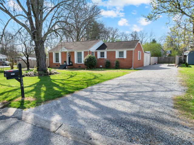 324 Druid Ln, Tullahoma, TN 37388