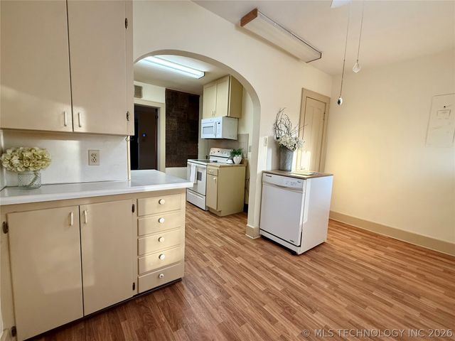 2005 S Johnstone Avenue, Bartlesville, OK 74003