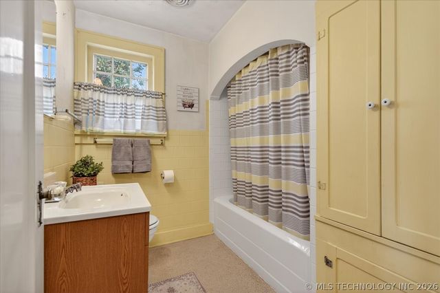 2005 S Johnstone Avenue, Bartlesville, OK 74003