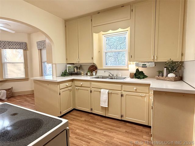 2005 S Johnstone Avenue, Bartlesville, OK 74003