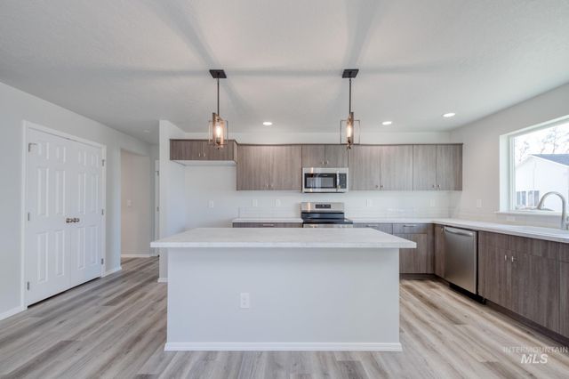 3804 E Jamestown Dr, Nampa, ID 83686