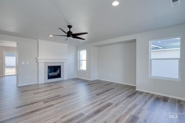 3804 E Jamestown Dr, Nampa, ID 83686