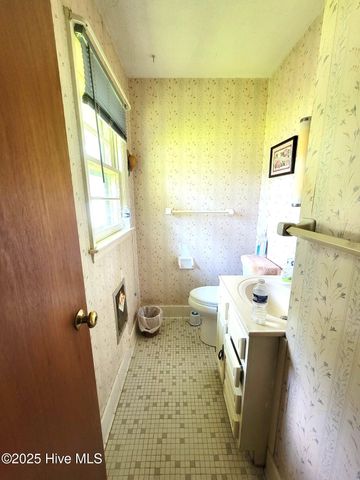 307 N Orange Street, Wallace, NC 28466