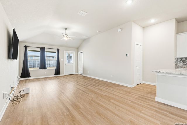 7207 LITTLEFOOT LN, San Antonio, TX 78253
