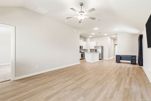 7207 LITTLEFOOT LN, San Antonio, TX 78253