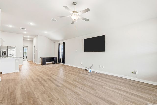 7207 LITTLEFOOT LN, San Antonio, TX 78253