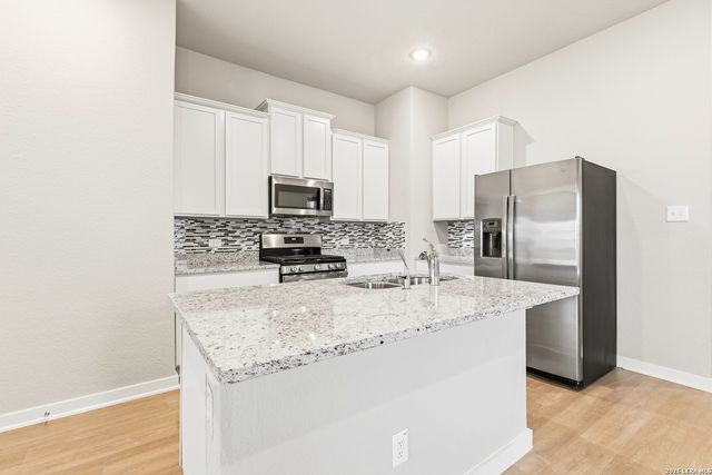 7207 LITTLEFOOT LN, San Antonio, TX 78253
