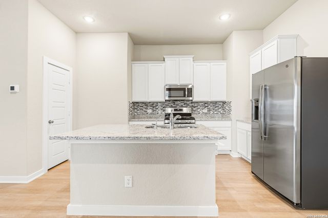 7207 LITTLEFOOT LN, San Antonio, TX 78253