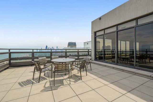 2650 N LAKEVIEW Avenue 2103, Chicago, IL 60614