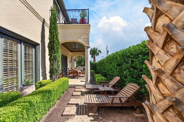 3700 Crestline Road, Fort Worth, TX 76107