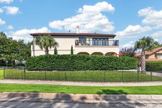 3700 Crestline Road, Fort Worth, TX 76107