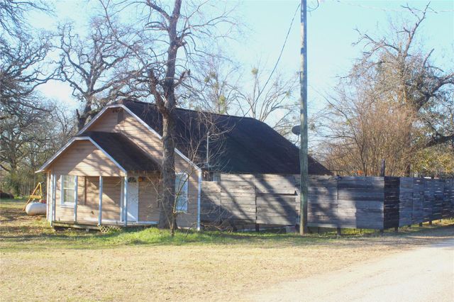 592 Burr Road, Madisonville, TX 77864
