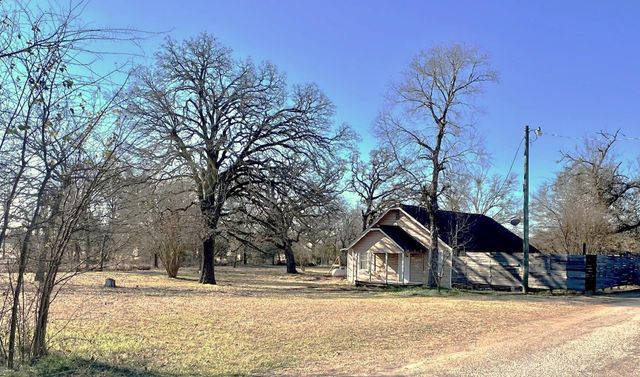 592 Burr Road, Madisonville, TX 77864